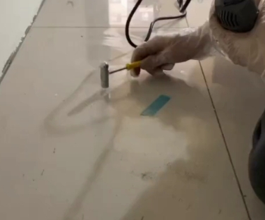 黄陂瓷砖开裂维修公司专业分享瓷砖在铺贴前如果没有沥干水分，将会导致以下问题