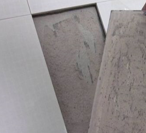 黄陂瓷砖空鼓维修公司分享瓷砖铺贴时如果打浆（即涂抹在瓷砖背面和基层上的砂浆或瓷砖胶）过少，会带来以下问题